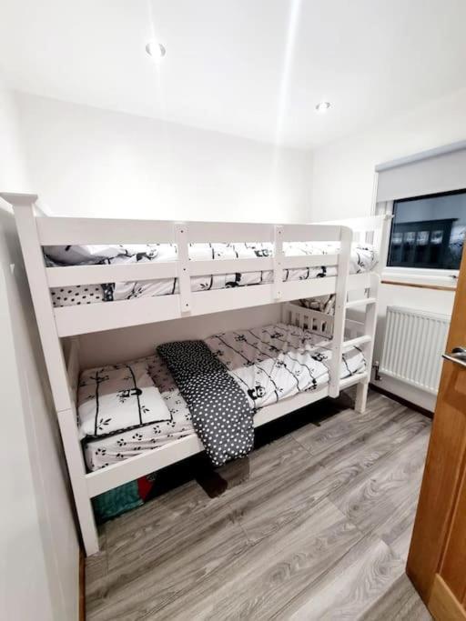 Cosy Hideaway Lodge In Glan Gwna Caeathro Buitenkant foto