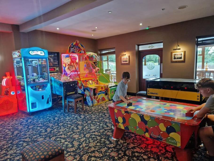 Cosy Hideaway Lodge In Glan Gwna Caeathro Buitenkant foto